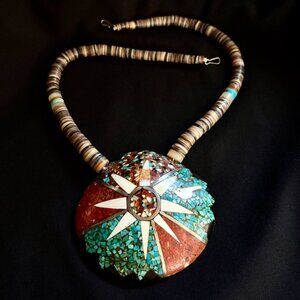 VINTAGE 1970s NATIVE AMERICAN TURQUOISE INLAID SHELL NECKLACE